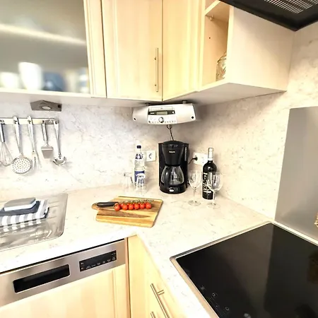 Base Apartment *